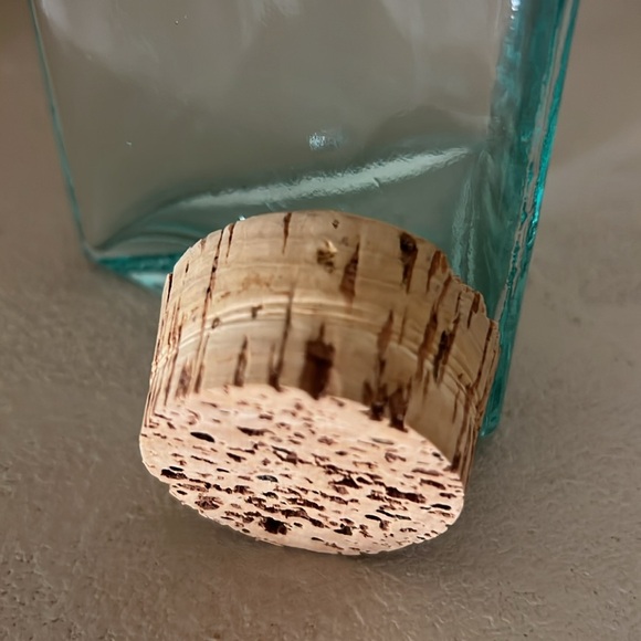 Italian glass bottle with cork lid - Picture 4 of 7